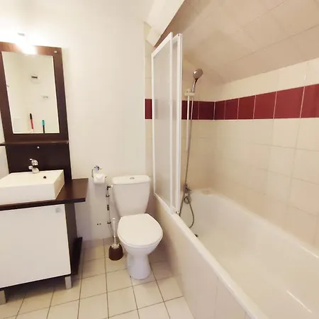 Daire L'esquiros, Studio, Centre Luchon, Casier A Skis, Wifi, Ascenseur, 3 Personnes Bagnères-de-Luchon